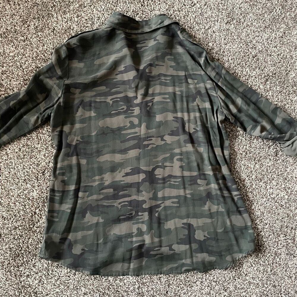 Sanctuary boyfriend fit camo button down shirt women’s size Large - Picture 9 of 9